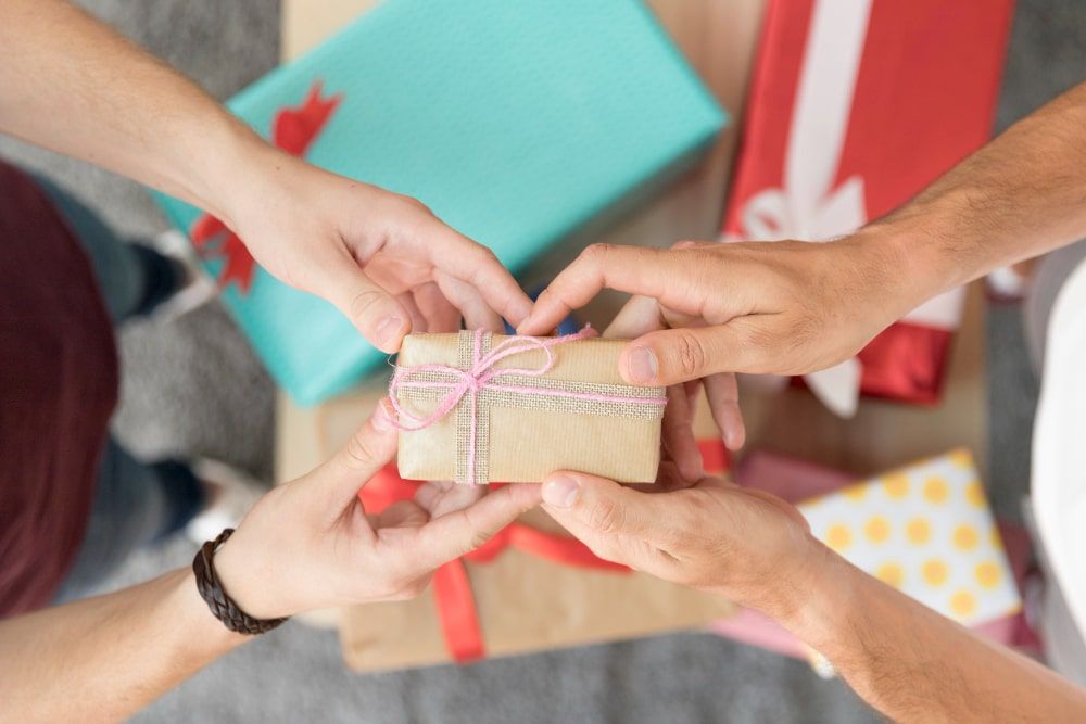 giving away gift as Trade Show Giveaways