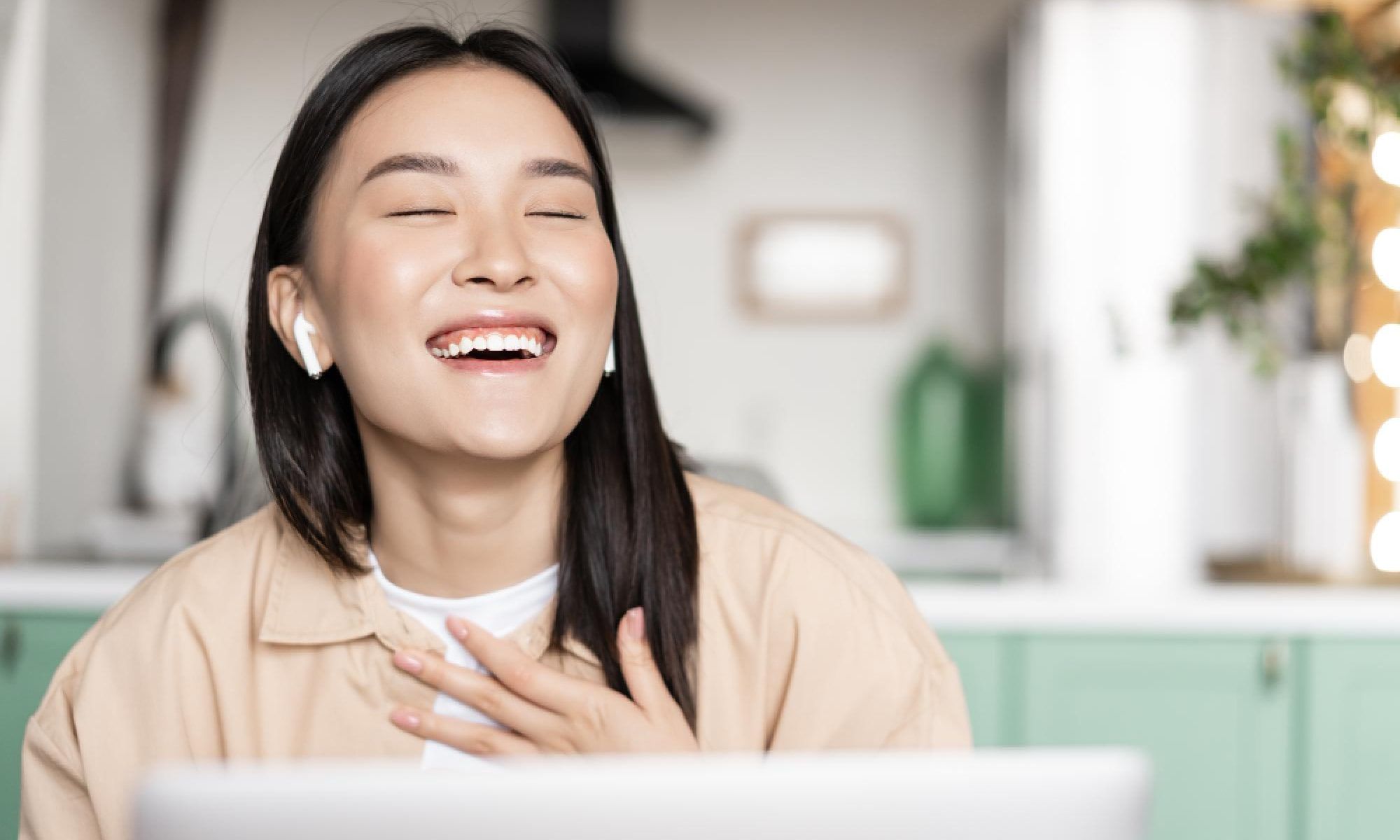 woman infront of laptop - Vistaprint Alternatives