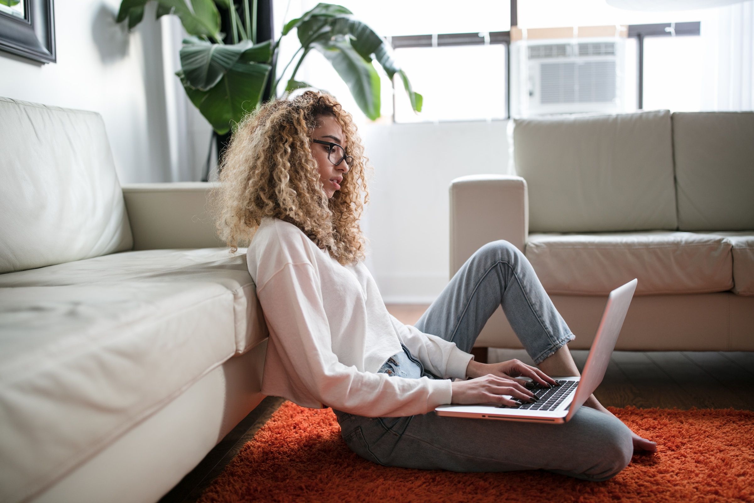 woman using employee engagement software